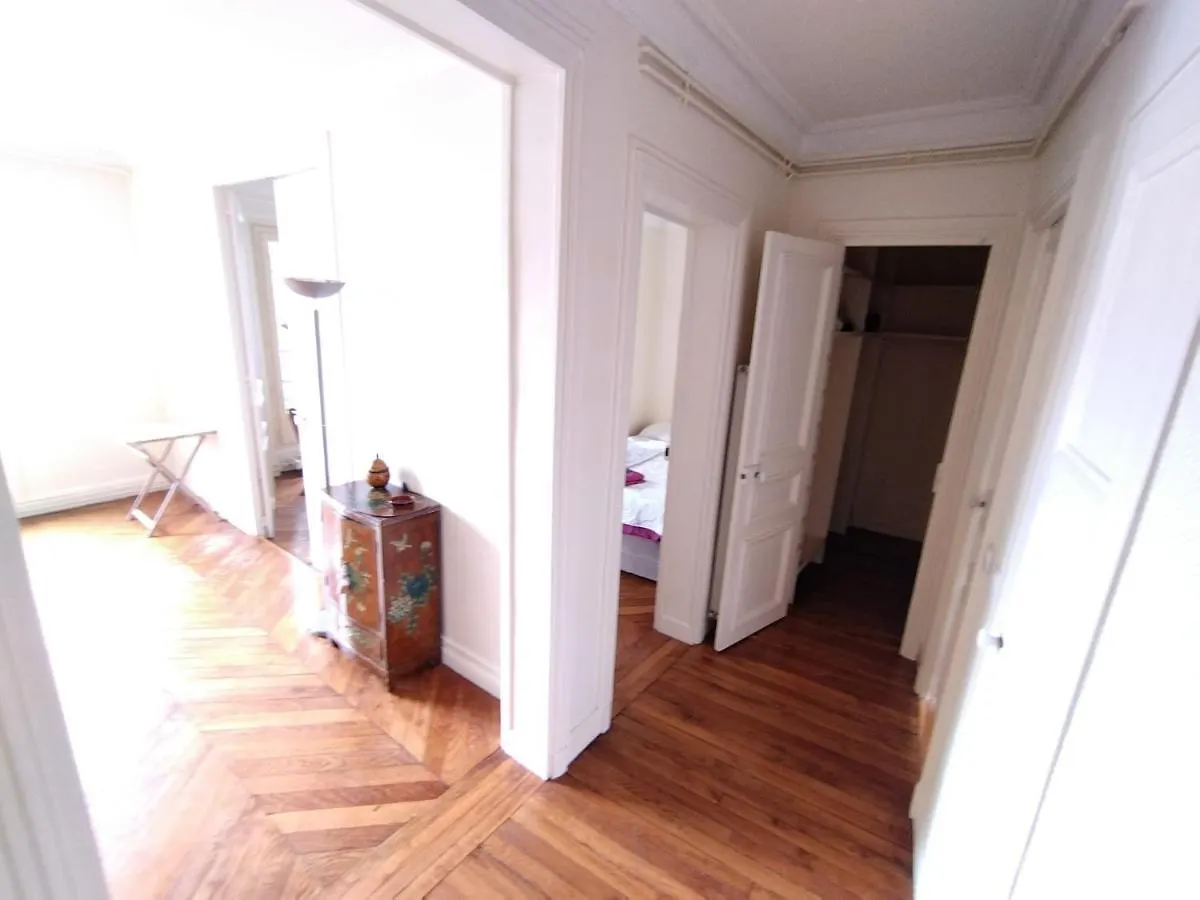Lovely Convention Paris Apartment